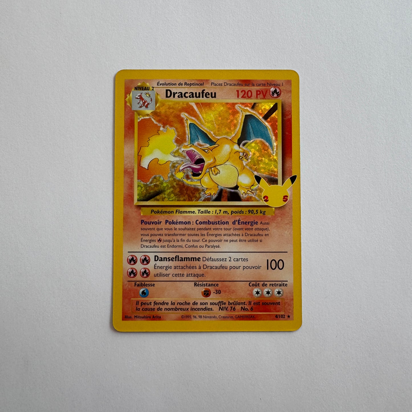Carte Dracaufeu Holo 4/102 série Célébrations en français