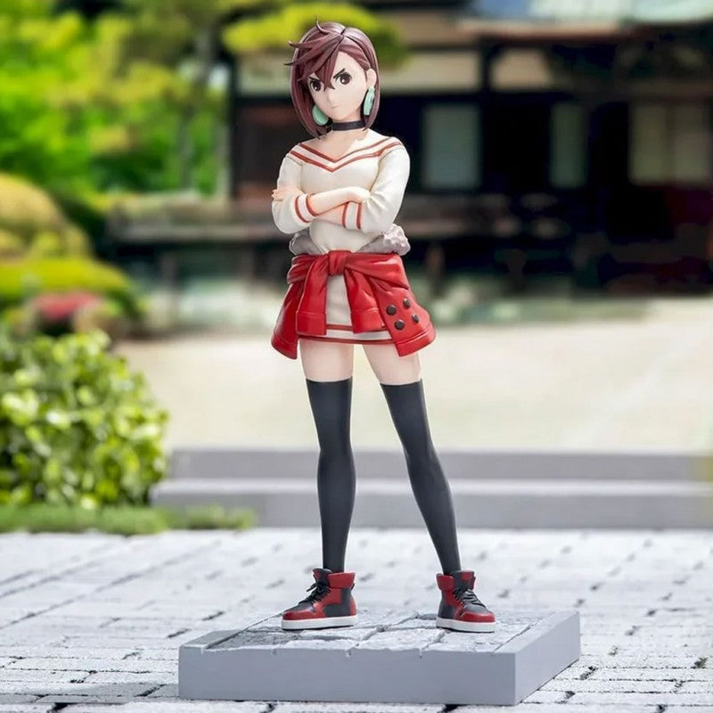 Figurine Ayase Momo Shifuku Ver. 20 cm de Dandadan, mettant en valeur la silhouette dynamique de Momo dans un style fidèle à l'animation