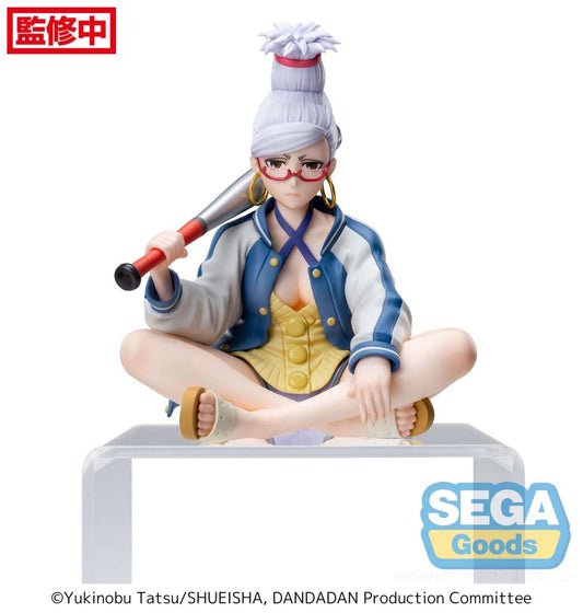 Figurine Seiko (Ken Takakura) de 14 cm, gamme Perching par Sega. Pose assise élégante et détails fidèles au personnage de Dan Da Dan.