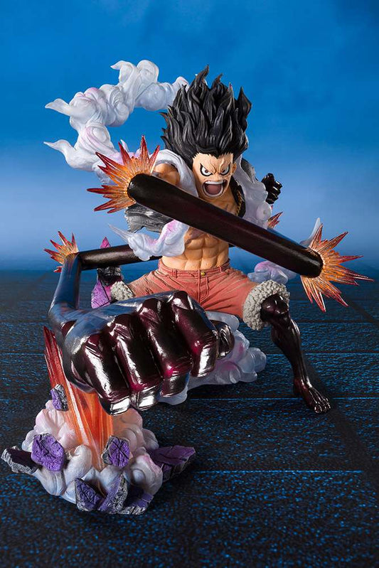 magnifique figuarts zero de luffy en plein gum gum king cobra !