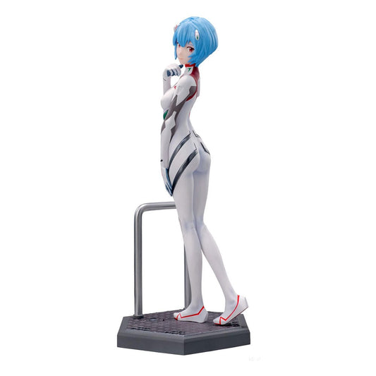 Figurine de Rei Ayanami, 20 cm, Luminasta Thrice Upon A Time de Neon Genesis Evangelion, montrant le personnage dans une pose élégante et fidèle à l’anime