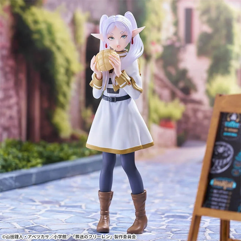 Plongez dans l'univers captivant de Frieren Beyond Journey's End avec cette magnifique figurine de Frieren, la magicienne immortelle, en train de déguster un délicieux melon pan ! 🍈🍞 Fabriquée avec soin par la renommée marque Sega, cette figurine de collection de 19cm capture parfaitement l'instant de détente de Frieren alors qu'elle savoure ce plaisir sucré.