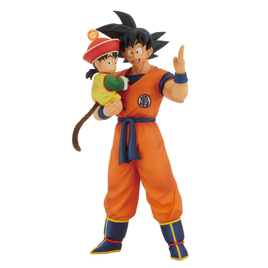 Admirez la figurine de Son Goku et Son Gohan, mesurant 25 cm. Capturant un moment poignant de la série, cette figurine montre Goku portant son fils, illustrant leur relation forte et l'amour familial, un incontournable pour tous les fans de Dragon Ball Z.