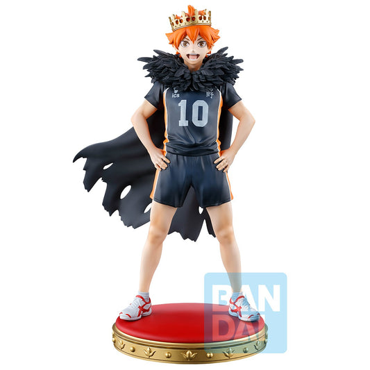 Figurine de Shoyo Hinata de Haikyu!!, en cape royale et couronne, taille 16 cm, gamme Ichibansho par Bandai. Une représentation majestueuse du roi des terrains.