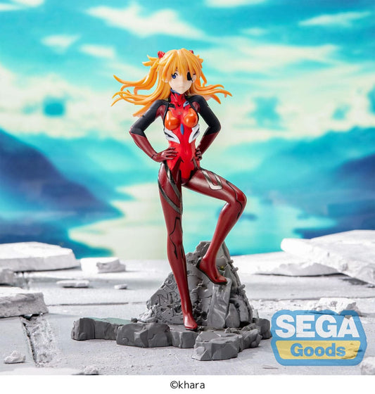Figurine Asuka Shikinami Langley 23 cm posant fièrement avec un pied sur un rocher – Evangelion 3.0+1.0 Luminasta