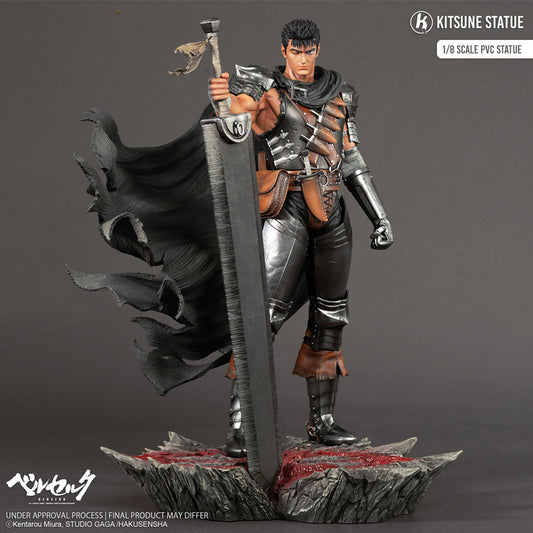 Guts debout, tenant sa Dragon Slayer plantée au sol, sur un socle fissuré – figurine de 30 cm par Akihabara Legend