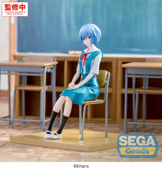 Rei Ayanami en uniforme scolaire dans la gamme XStellar