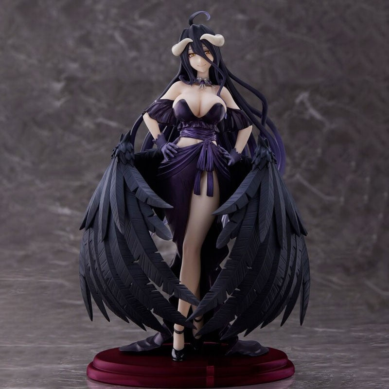 Découvrez la figurine d'Albedo avec ses ailes noires et sa magnifique robe noire, inspirée du personnage emblématique de "Overlord". Cette figurine saisissante capture parfaitement la beauté et la puissance d'Albedo. Parfait pour les fans de l'anime et les collectionneurs de figurines, cette pièce apporte une touche d'élégance sombre à toute collection.