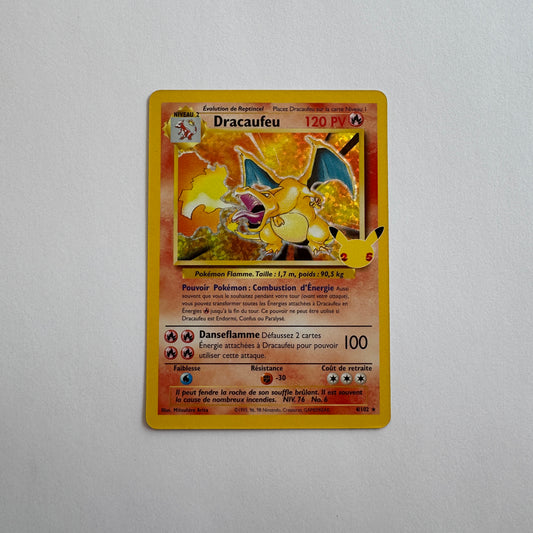 Carte Dracaufeu Holo 4/102 série Célébrations en français