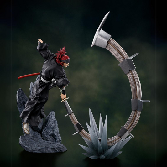 Figurine détaillée de Renji Abarai de la gamme Figuarts ZERO, capturant le personnage dans une pose dynamique. Renji est représenté avec ses cheveux rouges emblématiques, ses tatouages tribaux et son Zanpakutō, Zabimaru, déployé dans son mode Shikai. Les détails fins de la sculpture mettent en valeur son expression intense et la fluidité de son mouvement, fidèle à son apparence dans Bleach. Une pièce de collection incontournable pour les fans.