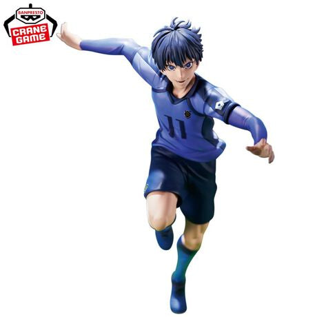 Figurine détaillée de Yoichi Isagi du manga Blue Lock fabriquée par Bandai, représentant le héros du football japonais avec réalisme et dynamisme.