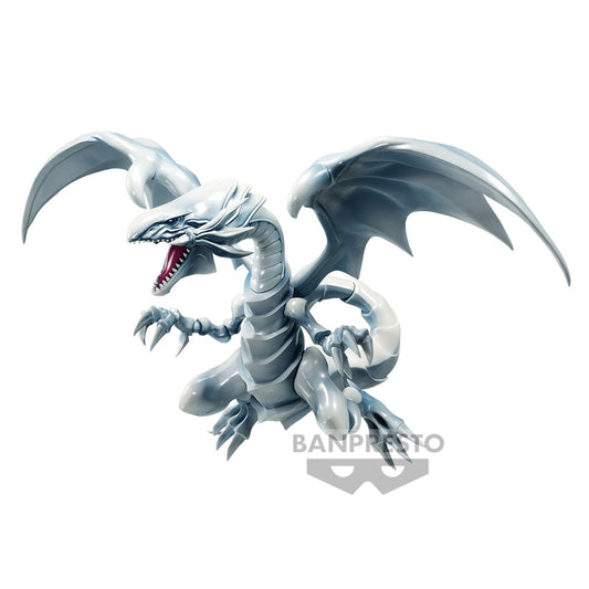 Admirez la figurine du légendaire Dragon Blanc aux Yeux Bleus de Yu-Gi-Oh! ! Avec ses 13 cm, cette création de Banpresto représente toute la puissance et la majesté du dragon dans les moindres détails, un must pour les fans de duel.