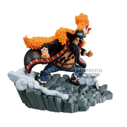 Figurine de Marshall D. Teach (Blackbeard) de One Piece en pleine bataille contre Trafalgar D. Water Law, mesurant 8 cm. Cette figurine de la gamme Senkozekkei de Banpresto capture la puissance brutale et l’ambition sans limite de Blackbeard, avec un design dynamique et détaillé.
