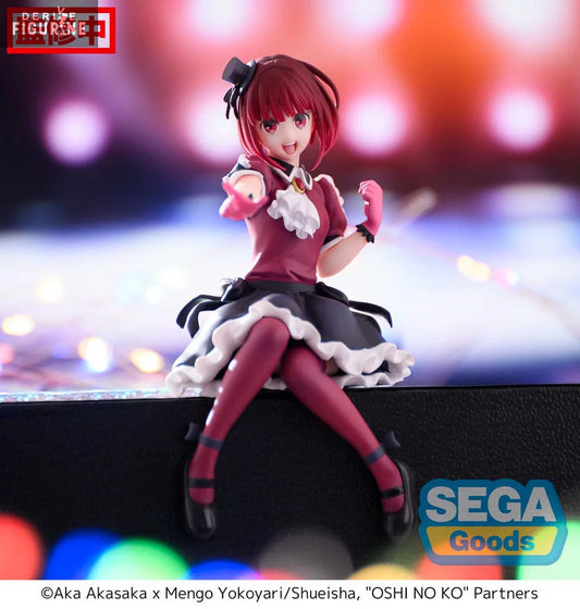 Figurine Sega de Kana Arima de 13 cm, version Perching, en tenue de scène. Kana est représentée assise, avec des détails minutieux qui reflètent parfaitement son élégance et son caractère déterminé.