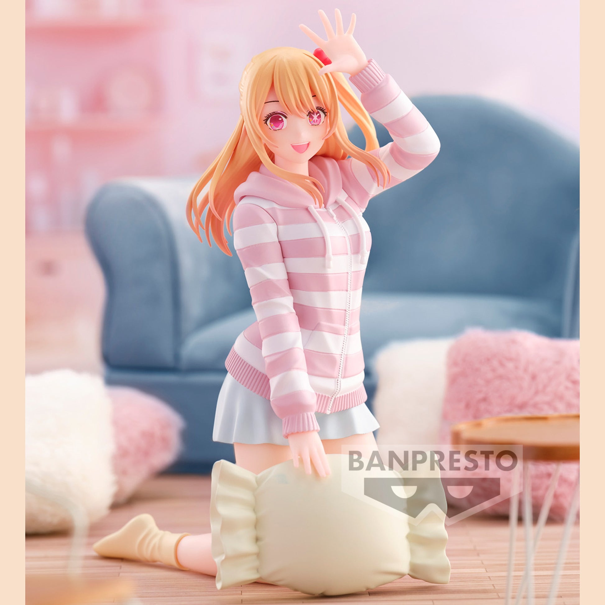 Voici la figurine de Ruby Hoshino de Oshi no Ko dans la gamme Relax Time de Banpresto, mesurant 15 cm. Ruby est représentée avec son coussin, dans une pose apaisante, idéale pour une collection décontractée mais pleine de charme.