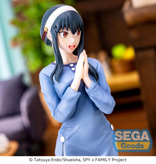 Admirez la figurine de Yor Forger de SPY x FAMILY, mesurant 18 cm, produite par Sega. Dans cette pose énergique de cours de coordination, Yor allie force et charme, faisant d'elle un ajout essentiel à toute collection dédiée à la série.