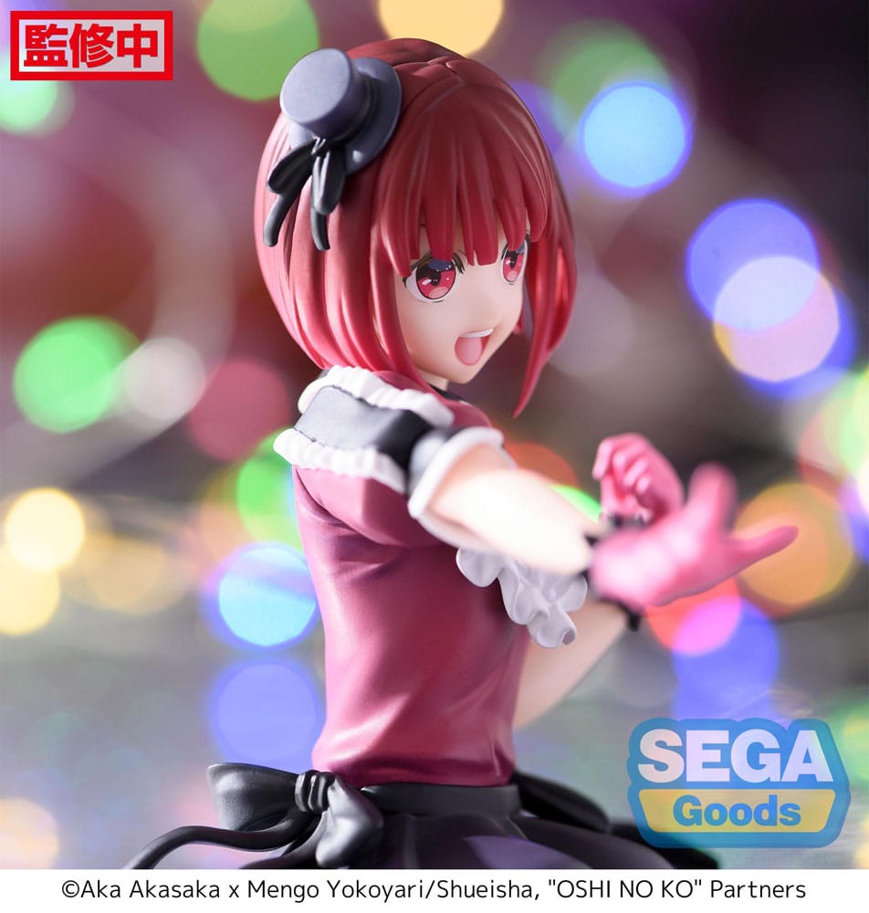 Figurine Sega de Kana Arima de 13 cm, version Perching, en tenue de scène. Kana est représentée assise, avec des détails minutieux qui reflètent parfaitement son élégance et son caractère déterminé.