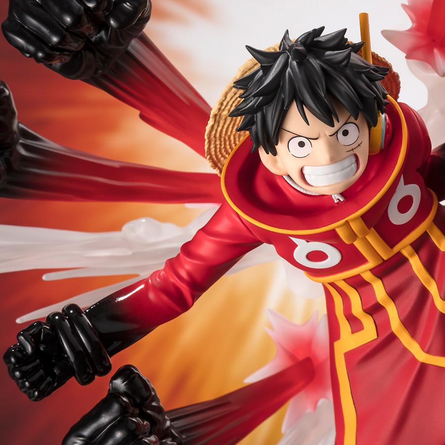 Figurine de Monkey D. Luffy en version Egghead, en pleine exécution de la technique "Gum-Gum Hawk Gun" (Hawk Gatling). Collection Figuarts Zero de Bandai, taille 18 cm. Un produit détaillé parfait pour les fans de One Piece.