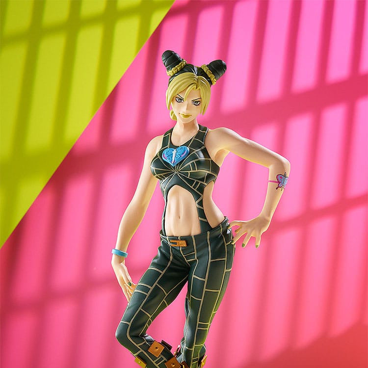 Figurine Jolyne Cujoh – Pop Up Parade – JoJo’s Bizarre Adventure: Stone Ocean, Jolyne debout en pose confiante avec sa tenue emblématique verte.