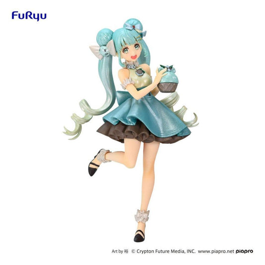 Figurine de Hatsune Miku en version Chocolat Mint. Cette figurine captivante capture parfaitement le charme de Miku avec sa tenue colorée inspirée de la menthe et du chocolat. Ses détails soignés et son expression joyeuse en font un ajout délicieux pour les fans de Vocaloid et les collectionneurs de figurines.