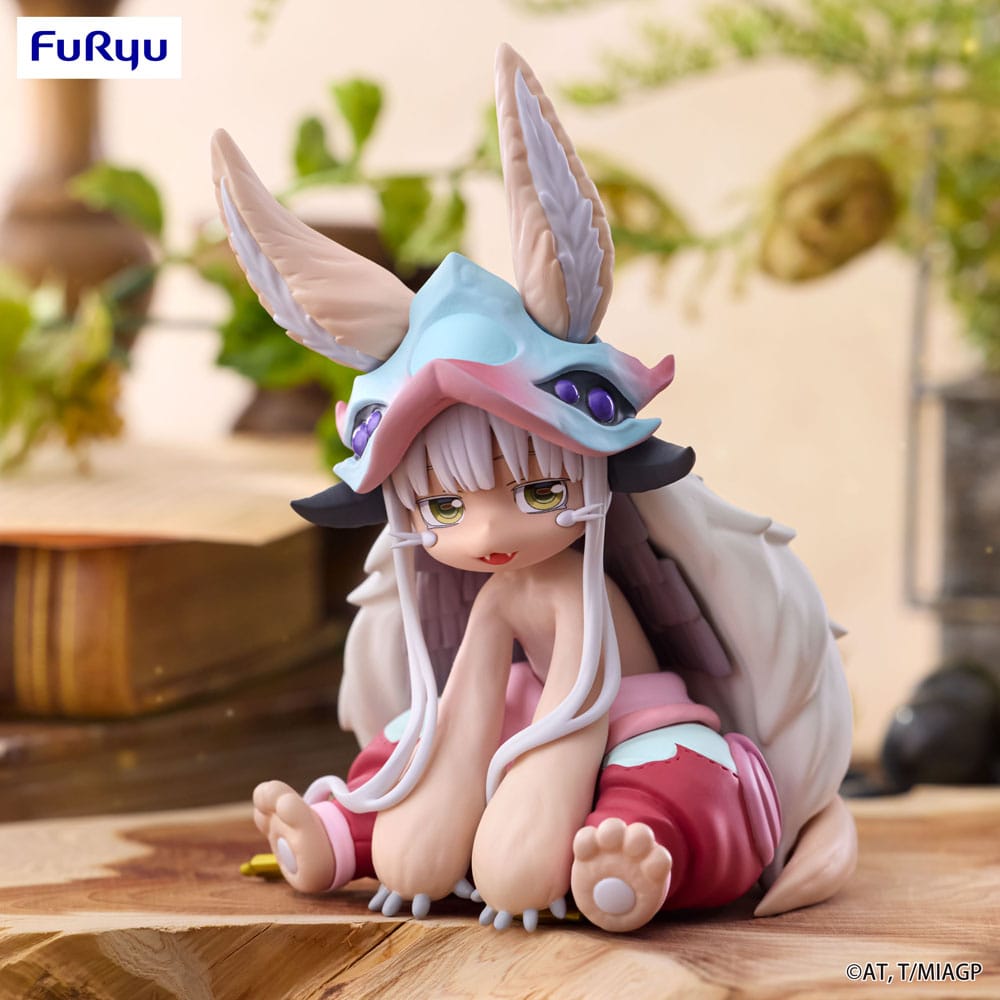 Figurine Nanachi Noodle Stopper de Made in Abyss The Golden City of the Scorching Sun, statuette PVC assise de 11 cm.