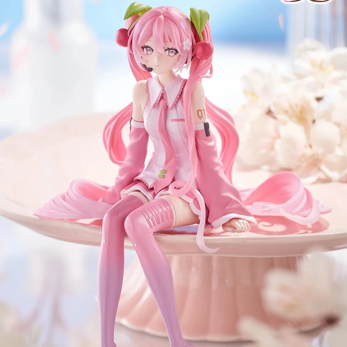Figurine PVC Sakura Miku 2026 Noodle Stopper de 14 cm représentant Hatsune Miku dans une version inspirée des fleurs de cerisier.